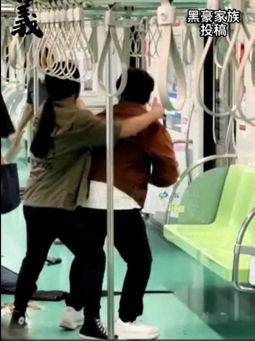 長髮男英勇救全車！媽媽守病榻一夜「不捨傷口見骨」　淚曝「先生早逝」：他是家裡唯一依靠