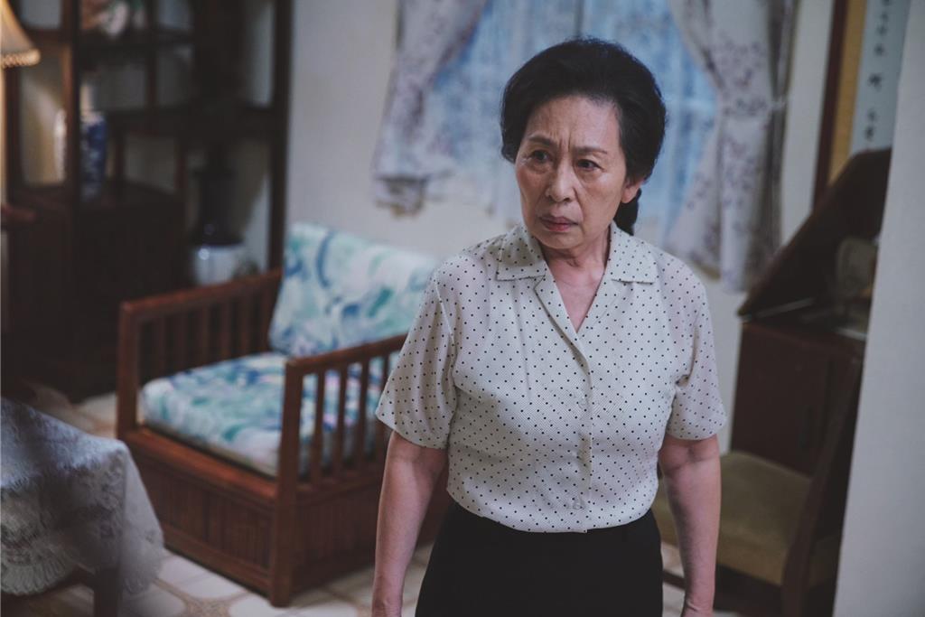 69歲單身不婚！《星星知我心》女星自爆「替他養小孩」　「對方長大畢業」感激：養育恩情大過天