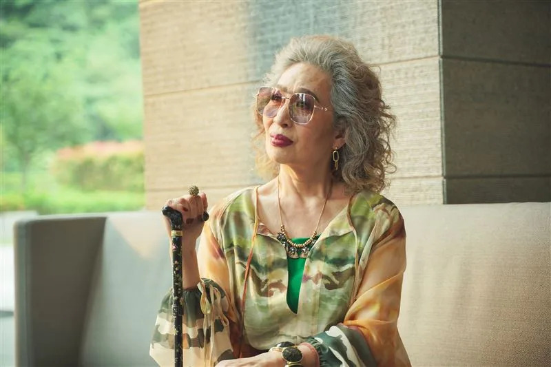 69歲單身不婚！《星星知我心》女星自爆「替他養小孩」　「對方長大畢業」感激：養育恩情大過天