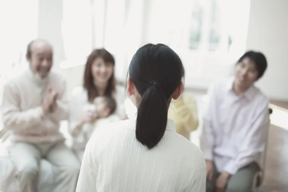 雙標婆婆！人妻託尪「鳳梨拿去削皮」　婆婆不爽「超解氣結局震驚全網」