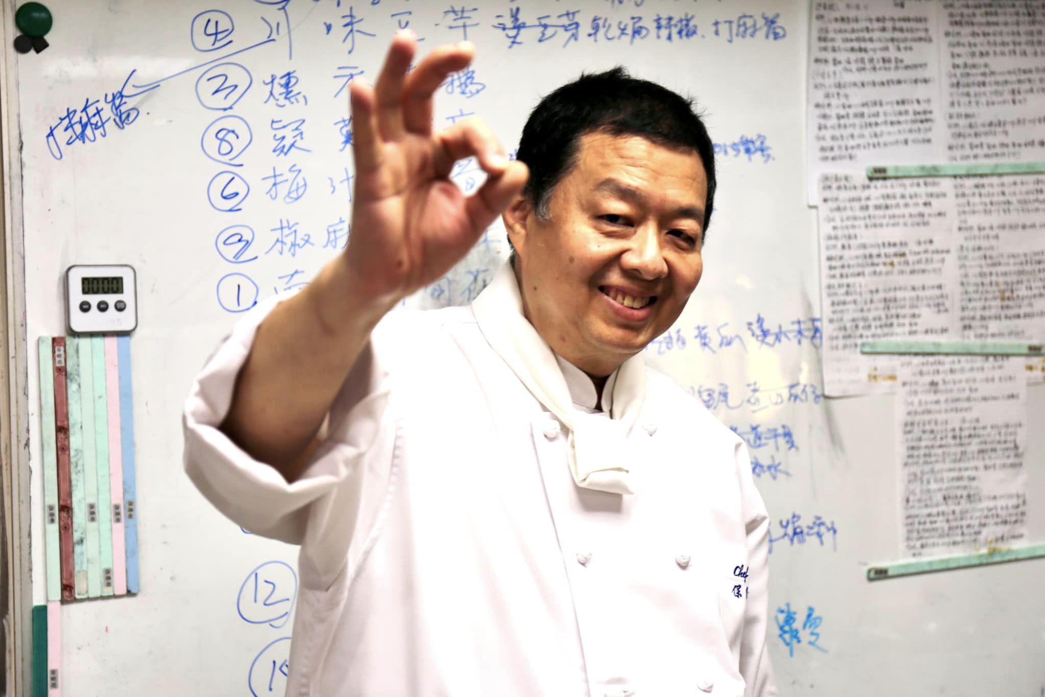 知名模範夫妻！大咖名廚「驚傳驟逝」享壽66歲　主持人妻子「悲痛證實噩耗」：他還是丟下我走了