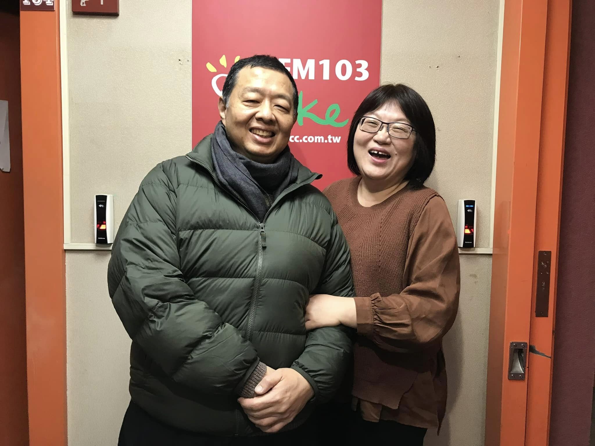 知名模範夫妻！大咖名廚「驚傳驟逝」享壽66歲　主持人妻子「悲痛證實噩耗」：他還是丟下我走了