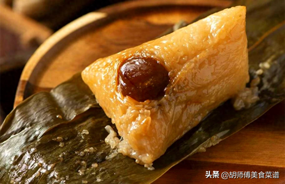 只加清水是大錯！廚師長分享秘訣「多加2樣東西」　煮出來的粽子又香又糯：還不夾生