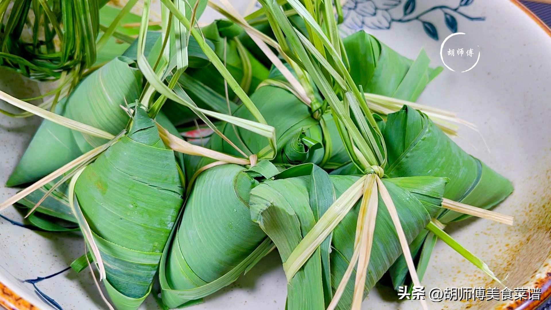 只加清水是大錯！廚師長分享秘訣「多加2樣東西」　煮出來的粽子又香又糯：還不夾生