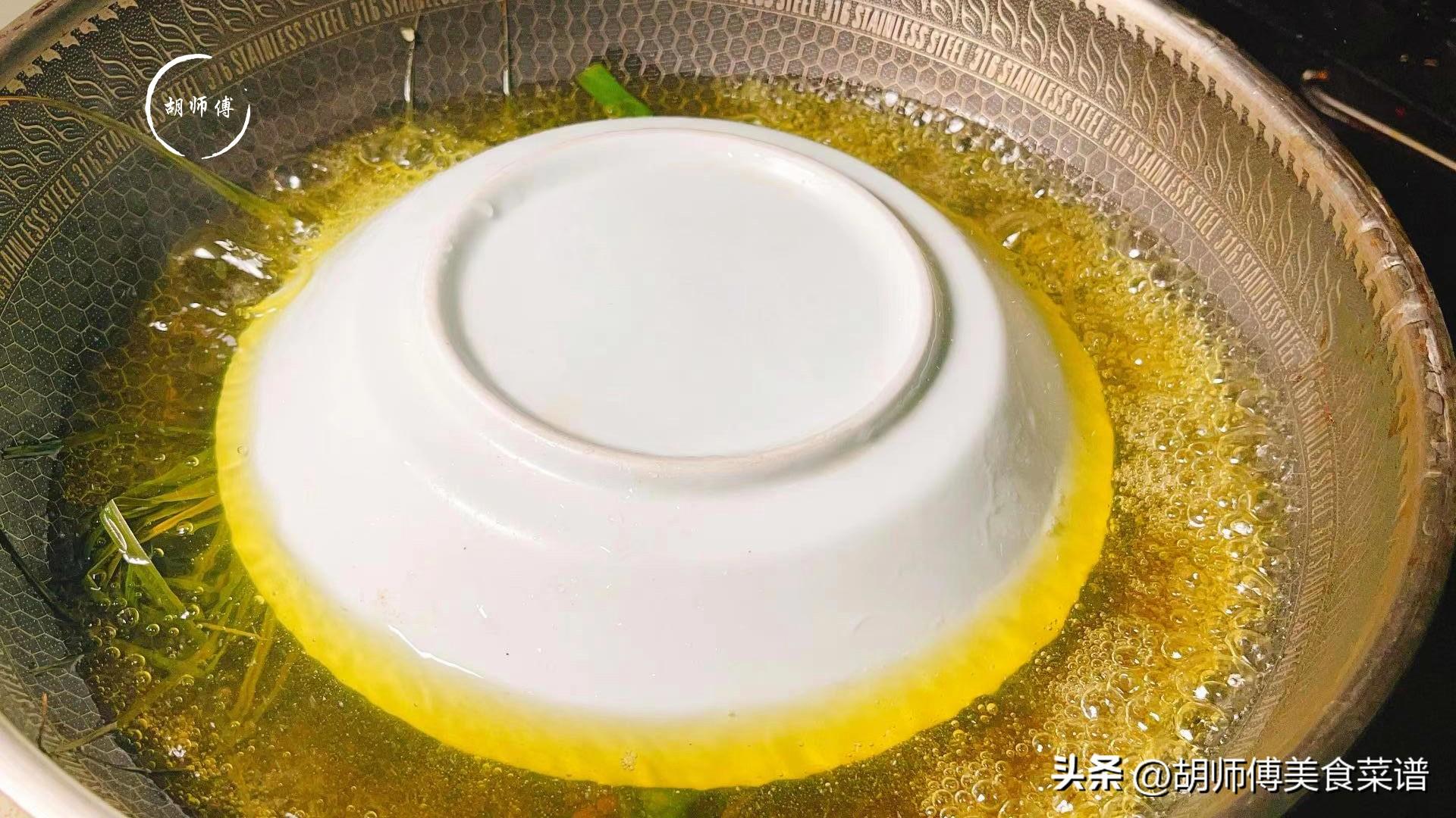 只加清水是大錯！廚師長分享秘訣「多加2樣東西」　煮出來的粽子又香又糯：還不夾生