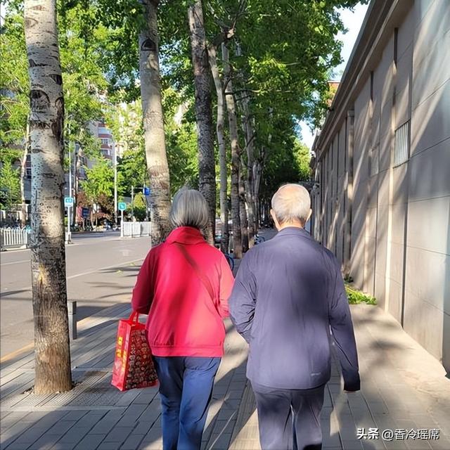 我是頂客族！42歲時「卻被診斷出肺癌」只剩半年　親弟一家連夜趕來「我姐財產都歸我」我老公傻了
