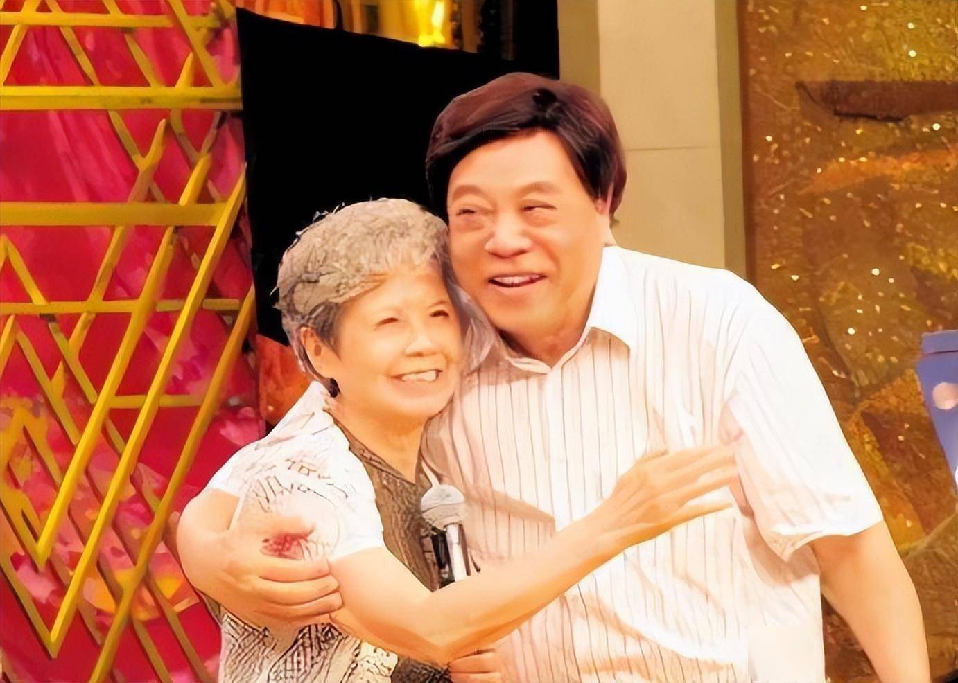 資深名主持逝世「一生奉獻30年」！晚年重逢初戀「臨終前向2兒道歉」...