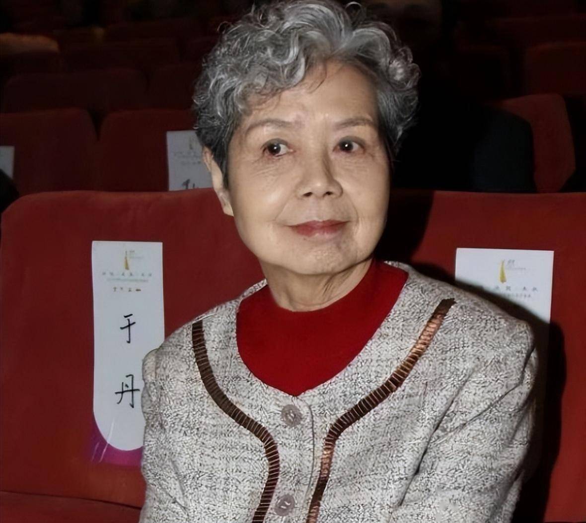 資深名主持逝世「一生奉獻30年」！晚年重逢初戀「臨終前向2兒道歉」...