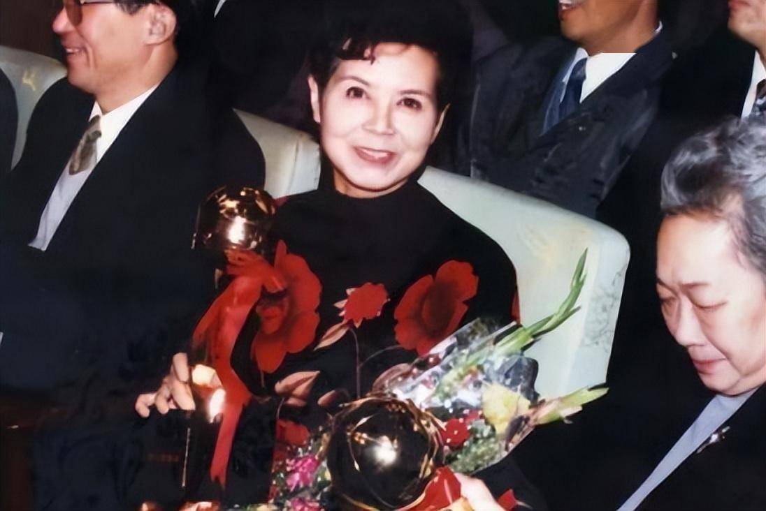 資深名主持逝世「一生奉獻30年」！晚年重逢初戀「臨終前向2兒道歉」...