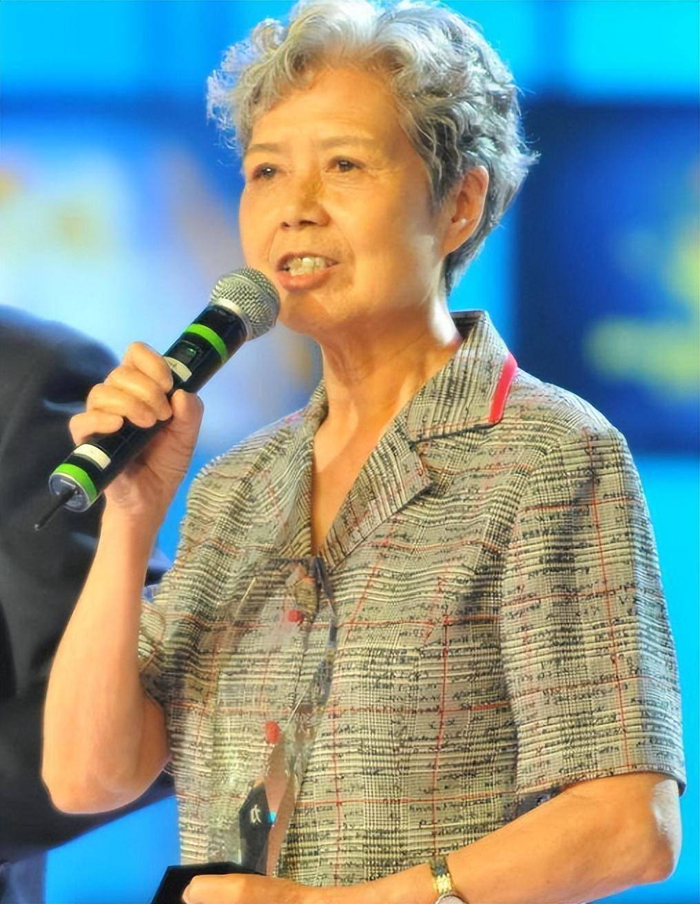 資深名主持逝世「一生奉獻30年」！晚年重逢初戀「臨終前向2兒道歉」...