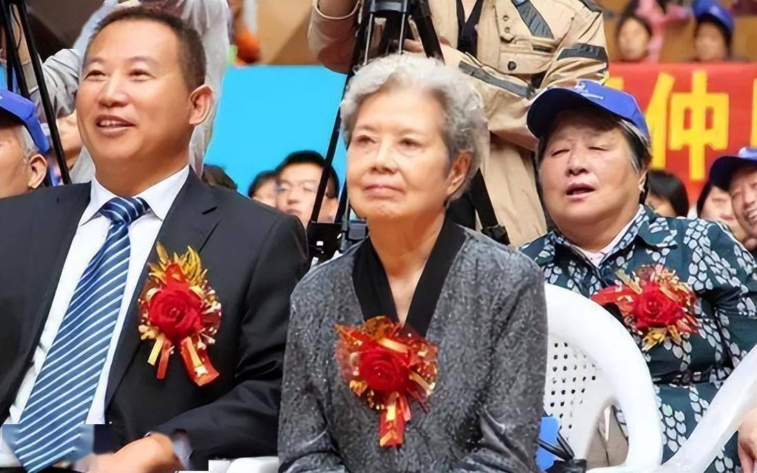 資深名主持逝世「一生奉獻30年」！晚年重逢初戀「臨終前向2兒道歉」...