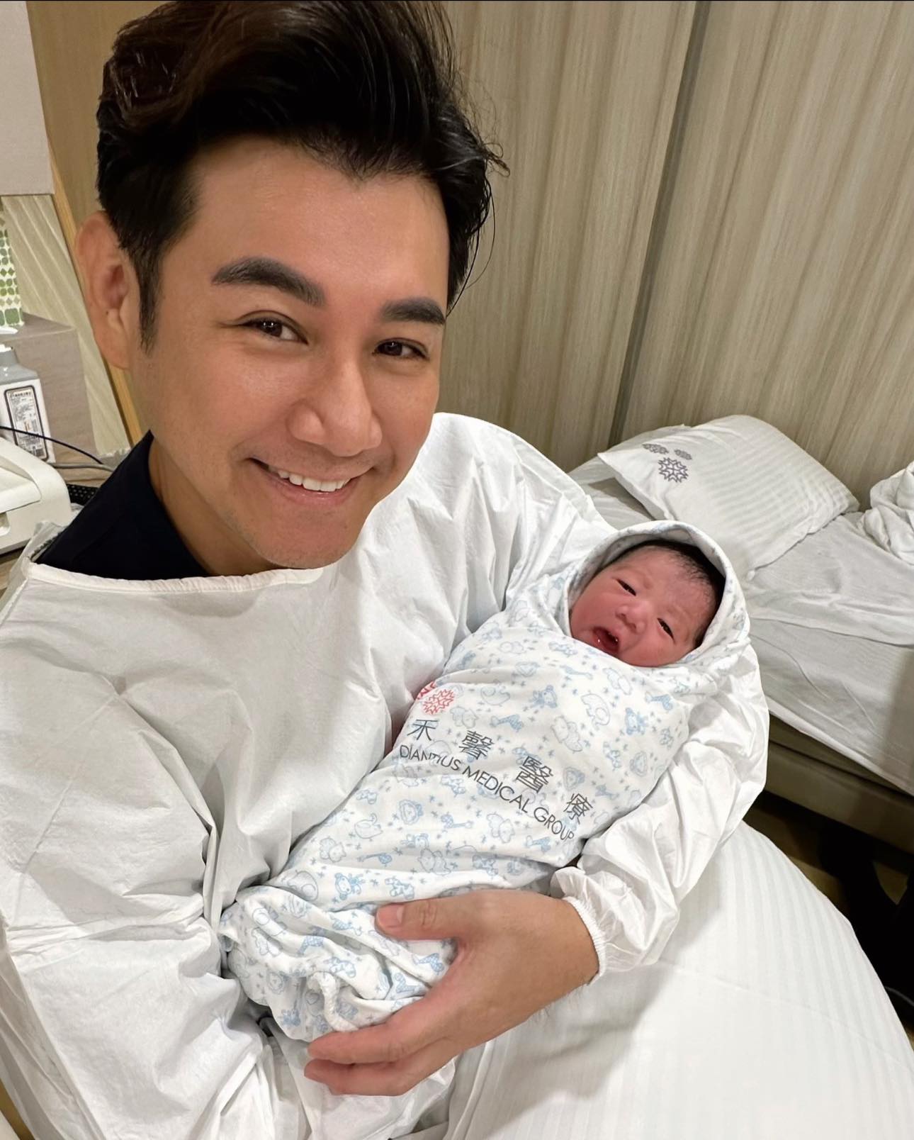 雙胞胎男星報喜「愛妻產下龍寶寶」　全家合照曝光「小名藏美好寓意」