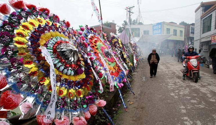 爸爸過世後！大嫂為遺產「撕破臉1年」兩家不往來　「她突哭著找上門」結局出人意料
