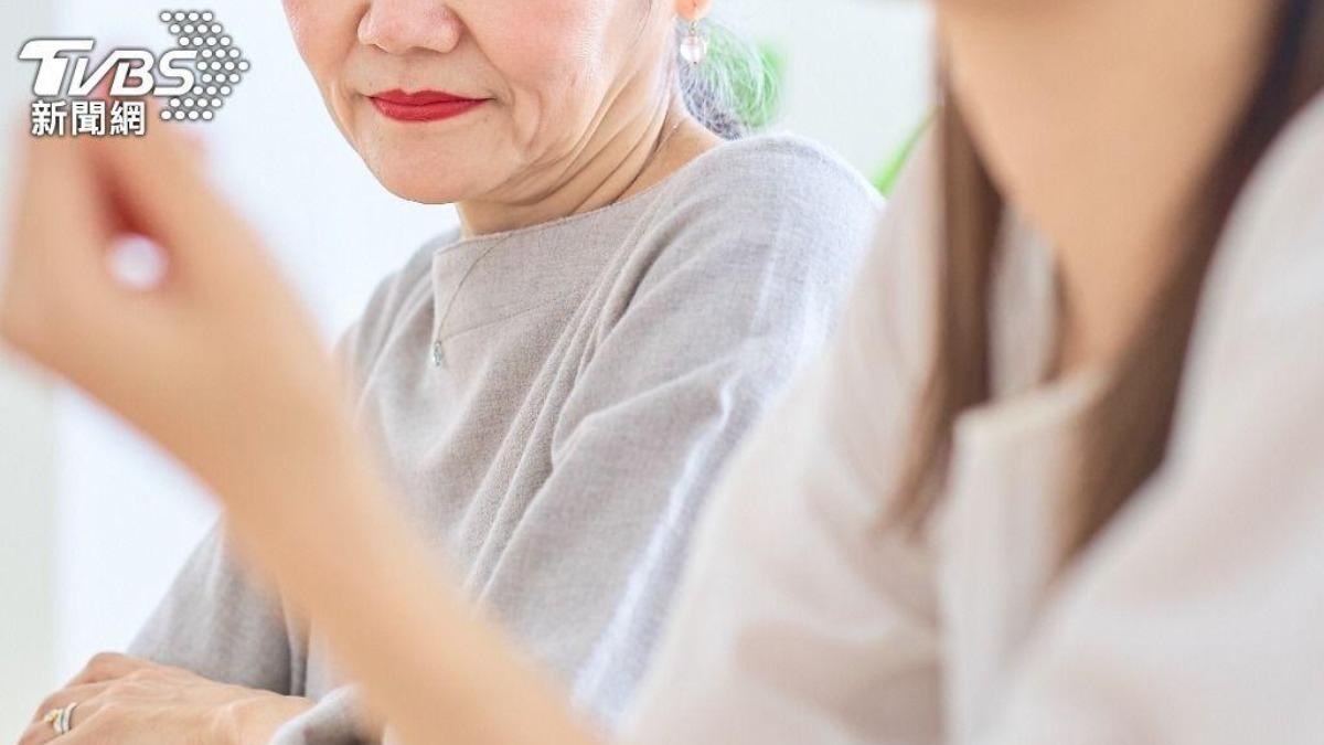 40歲老公喝茫尿褲子！婆婆竟「當媳婦面做1事」毀三觀　她嚇得「帶女兒逃跑」：過不去那坎