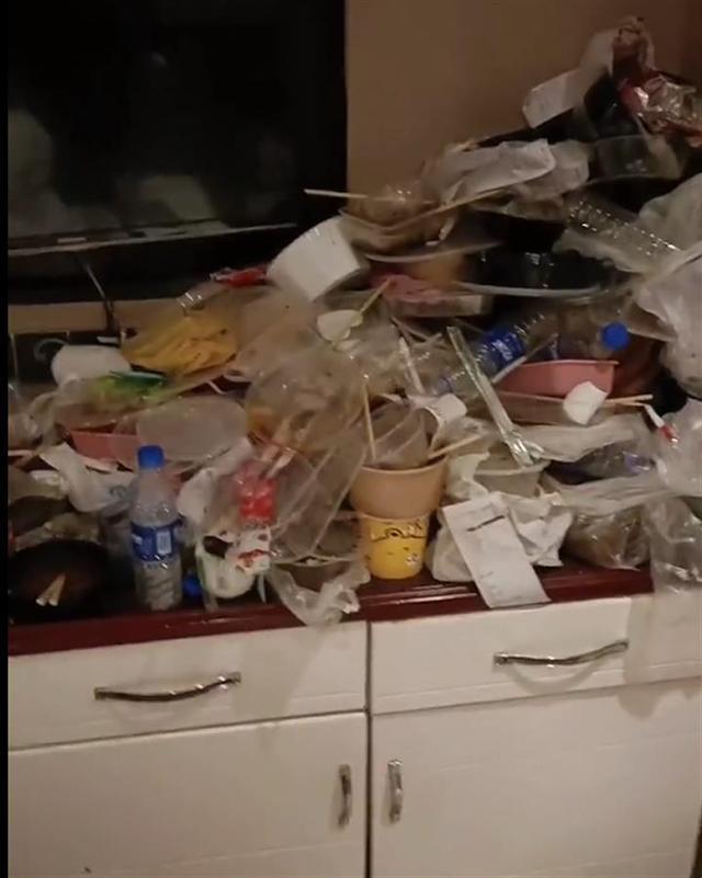 20歲男子「入住飯店40天」都沒踏出房門　經理怕出事硬開門「一進房間就吐了」：太誇張