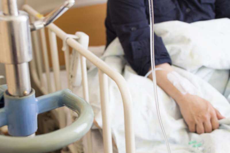 35歲沒房沒車沒錢！母親一席話「女友決定跟我結婚」　婚禮前夕「撞見兩熟悉身影」淚流滿面