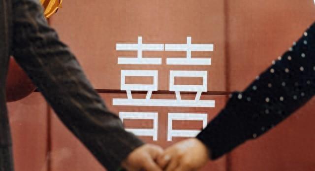 兒子結婚沒通知我！婚禮結束後「我收到一紙合約」：竟成了無家可歸的人...