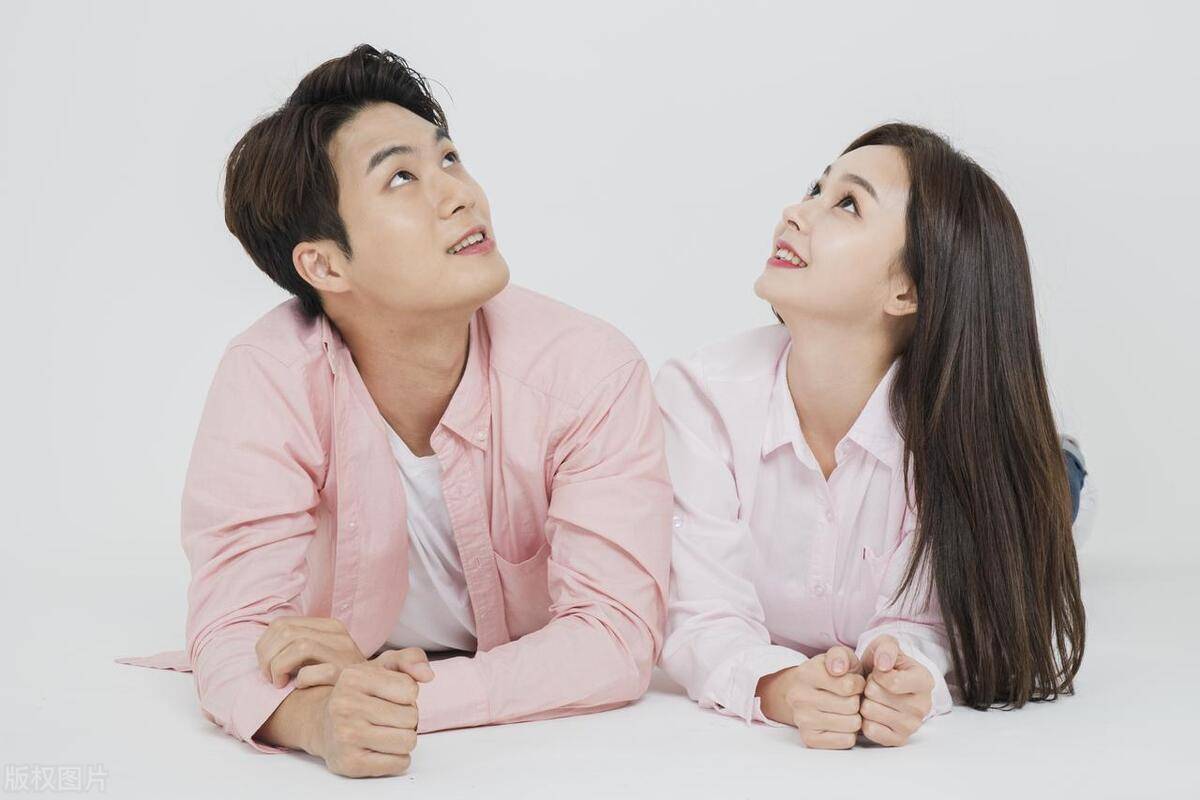 婆婆生日我特意「帶蛋糕去慶祝」,女兒指著蛋糕上的壽桃「說了一句話」,我怒砸蛋糕