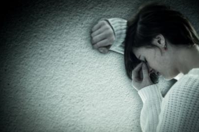 婆婆生日我特意「帶蛋糕去慶祝」,女兒指著蛋糕上的壽桃「說了一句話」,我怒砸蛋糕