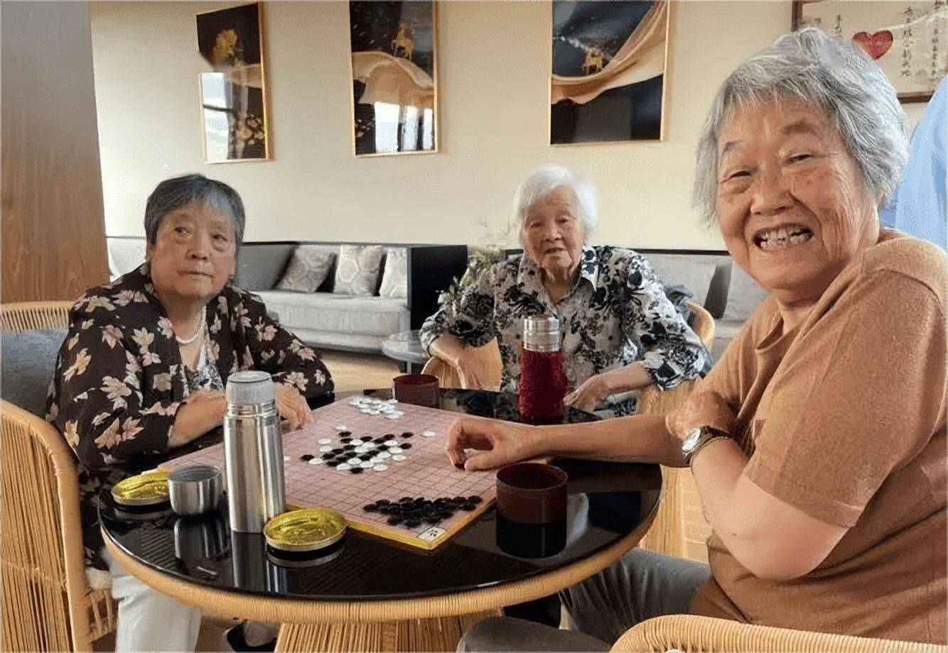 兒媳讓子隨母姓！公公得知沒吭聲　家宴上「他突宣布兩個決定」