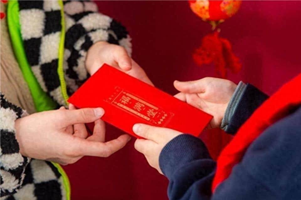 兒媳讓子隨母姓！公公得知沒吭聲　家宴上「他突宣布兩個決定」