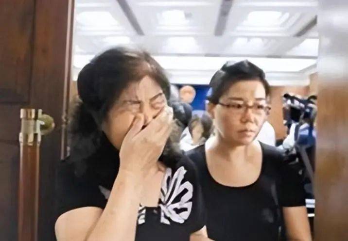 妻子昏迷腦死！丈夫不忍「悲痛拔氧氣管」　女同事一通電話「竟讓他鋃鐺入獄」...