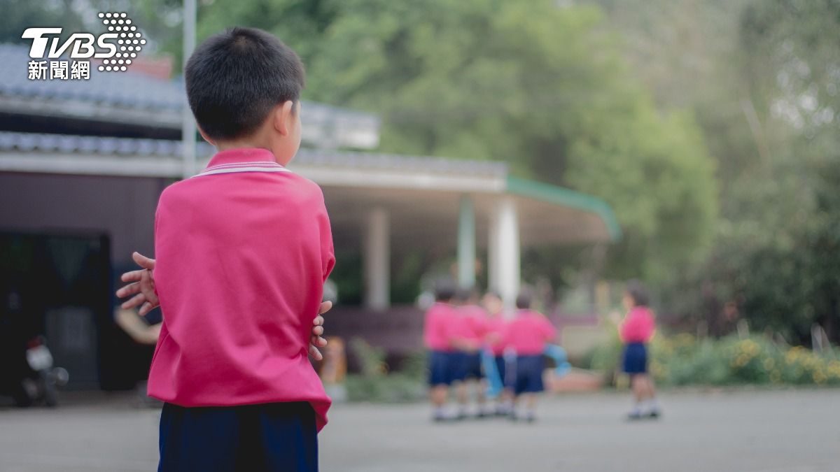 烈日下罰站悲劇！11歲男童神經受損終生殘疾 校方態度強硬家長怒提告