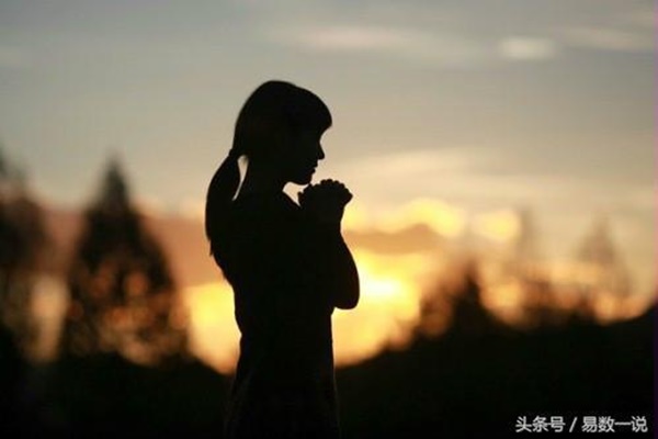 嫂嫂拉全家信教！她回家撞見「教友舉動」大崩潰　「爸爸受不了回嘴」遭嗆：拜的是木頭