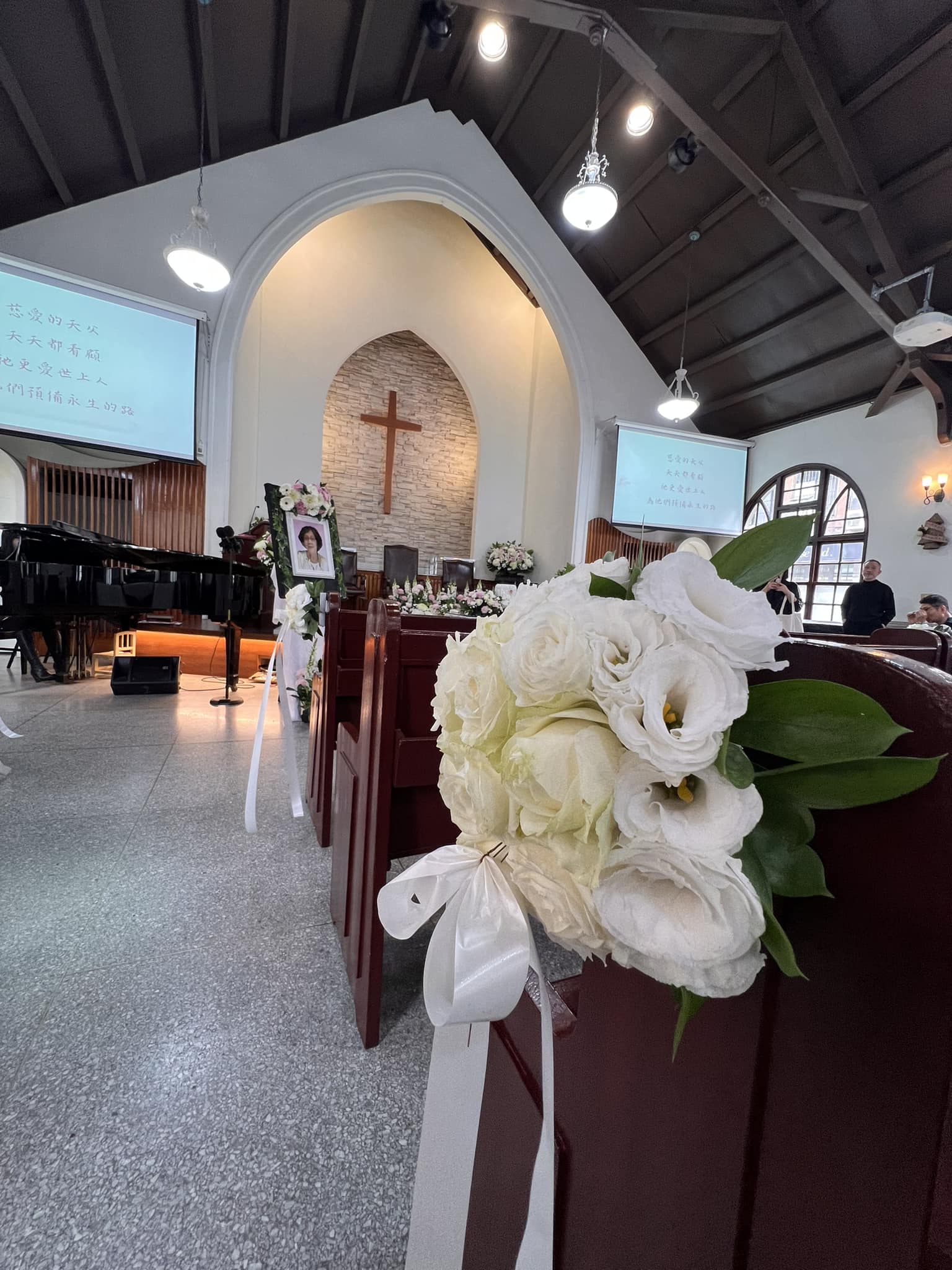 走不出喪母之痛!李明依淚崩「媽媽原本非常健康」 質疑因做一事「入院21天驟逝」哭了:猝不及防