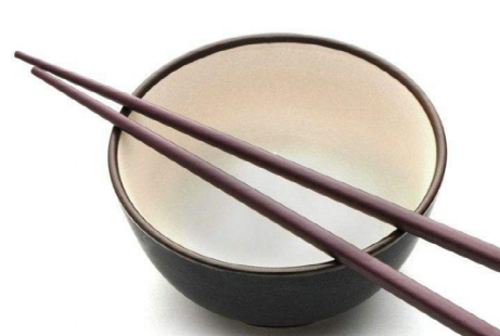 家裡千萬別用「這3種碗筷」了!財神見了不進門,再有錢也窮三代