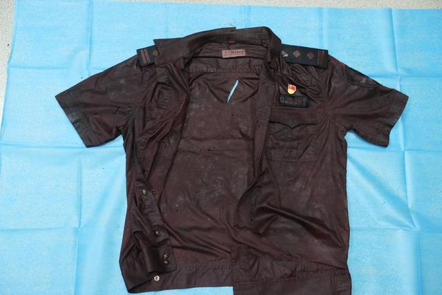 身中15刀「仍和歹徒拼命搏鬥」！30年資深民警「血染制服」壯烈犧牲...