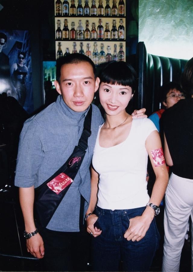 為錢苦撐！48歲女星「為籌病父醫藥費」下海拍片　眼神毫無靈魂：後悔踏入演藝圈...