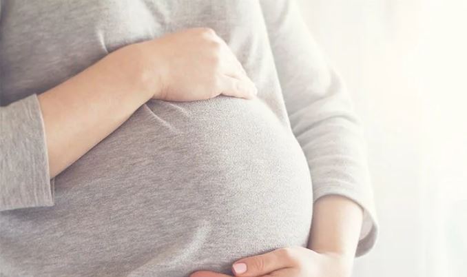 趁她懷孕偷吃！模範老公「超會做表面功夫」妻怒離婚　娘家人竟幫腔「男人難免會犯錯」