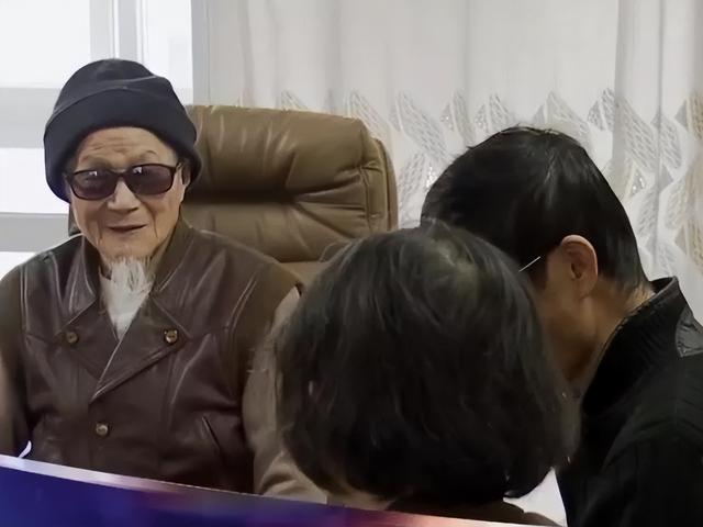 家有七手足！我被關10年「只有妹妹」來探望送暖，出去後撇一眼父親「我反手將她送入獄」