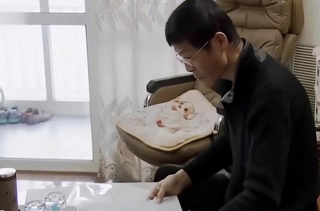 家有七手足！我被關10年「只有妹妹」來探望送暖，出去後撇一眼父親「我反手將她送入獄」