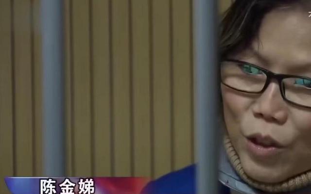 家有七手足！我被關10年「只有妹妹」來探望送暖，出去後撇一眼父親「我反手將她送入獄」