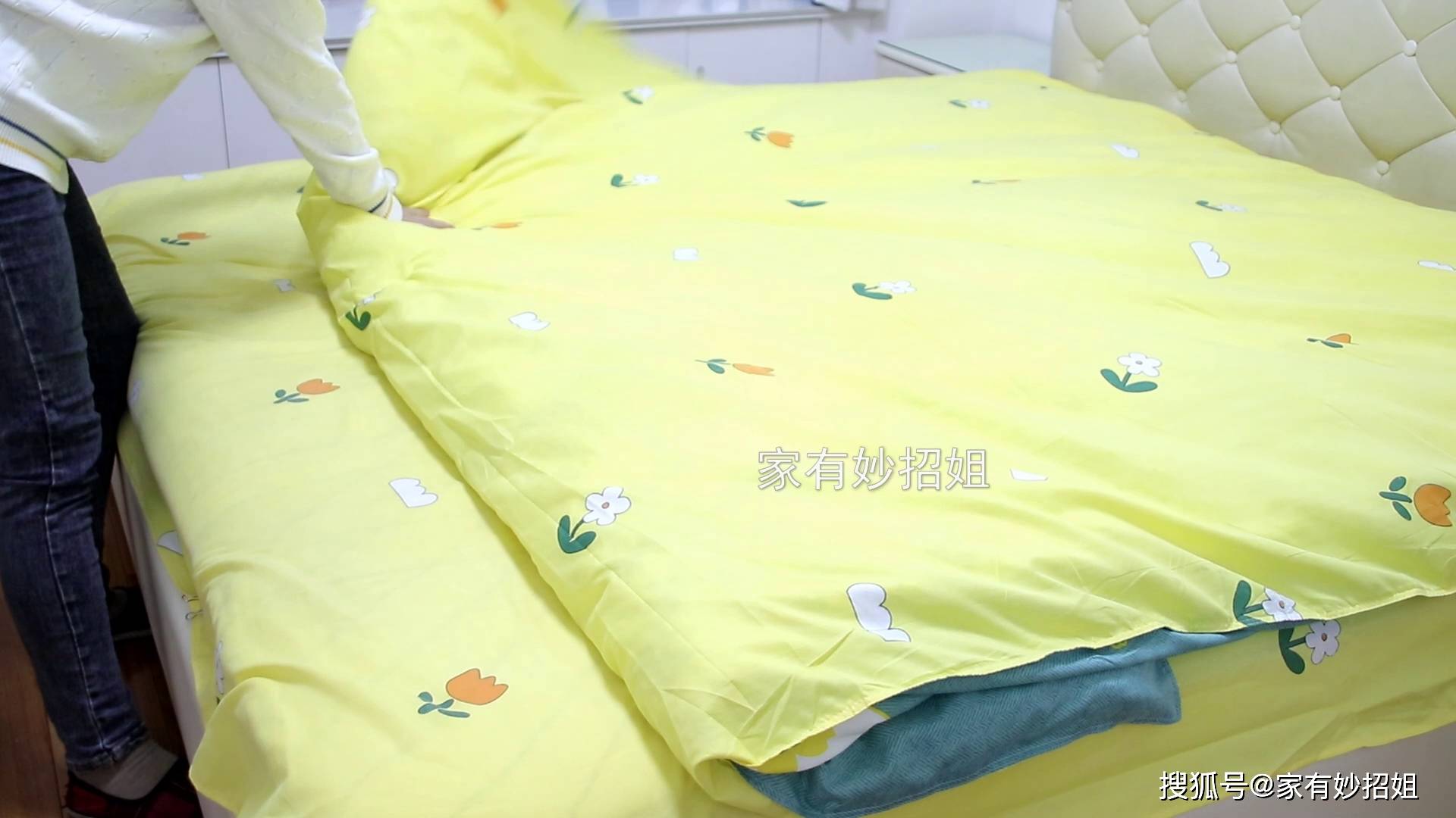 怕受潮沾灰塵！厚被子換季收納「只需一綑保鮮膜」，方便省事省空間