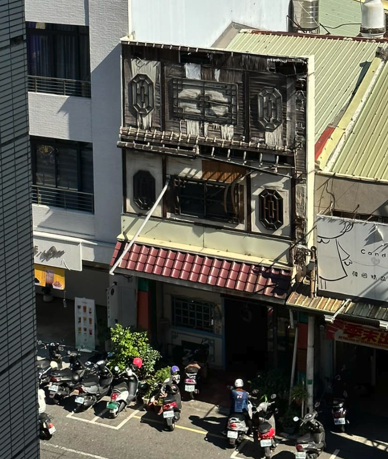 打腫臉充三樓！漂亮古色建築「卻只有薄薄一面牆」　網看呆「颱風來了怎辦」神人解答了