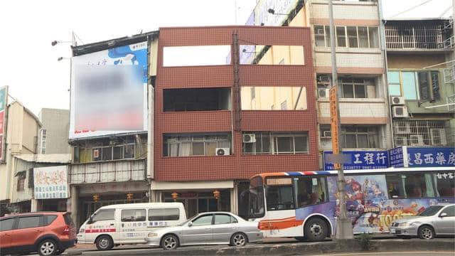 打腫臉充三樓！漂亮古色建築「卻只有薄薄一面牆」　網看呆「颱風來了怎辦」神人解答了