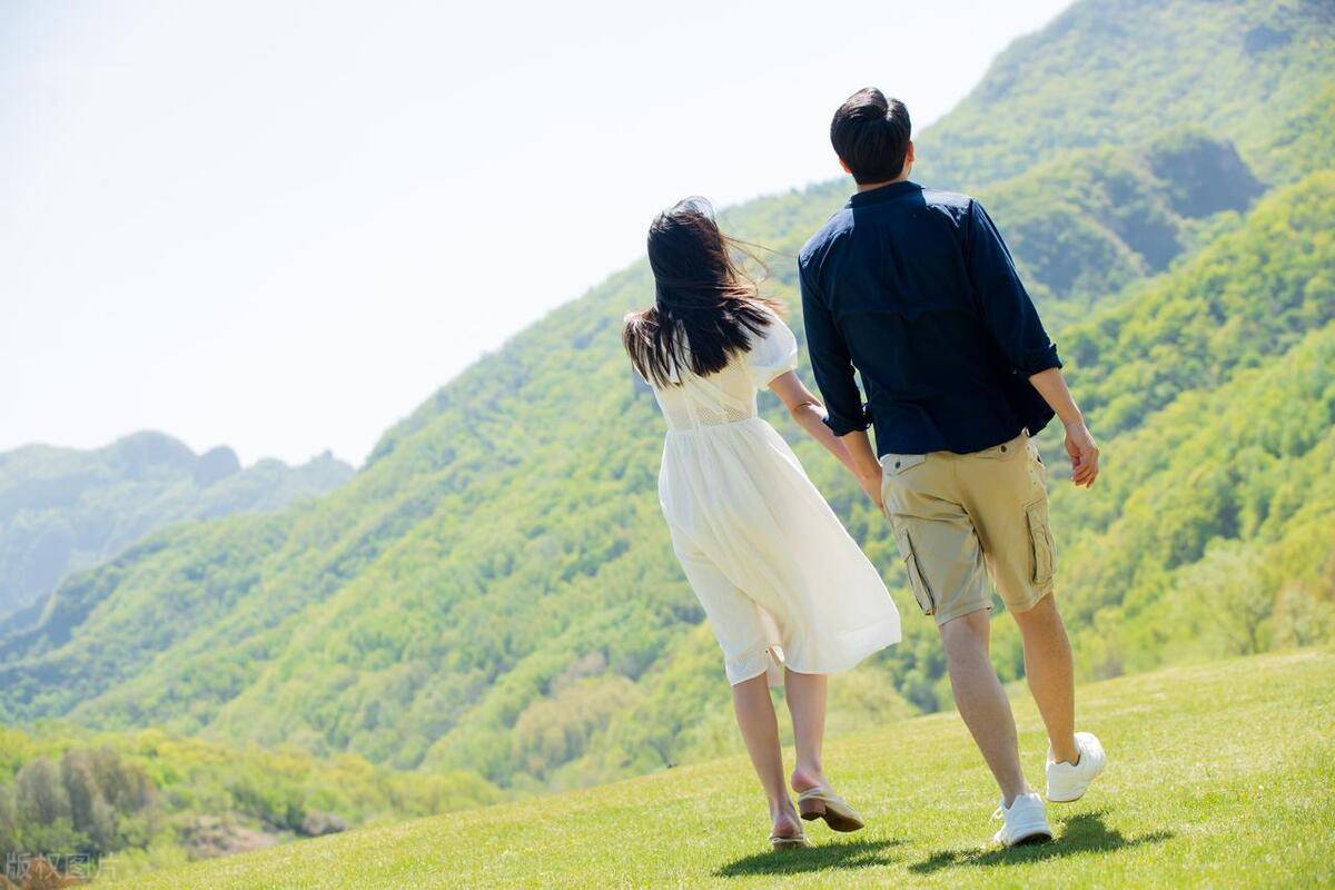 公公婆婆「輪番住院」我不想再護理！假裝出差，5天後接到「老公電話」，我愣住了 