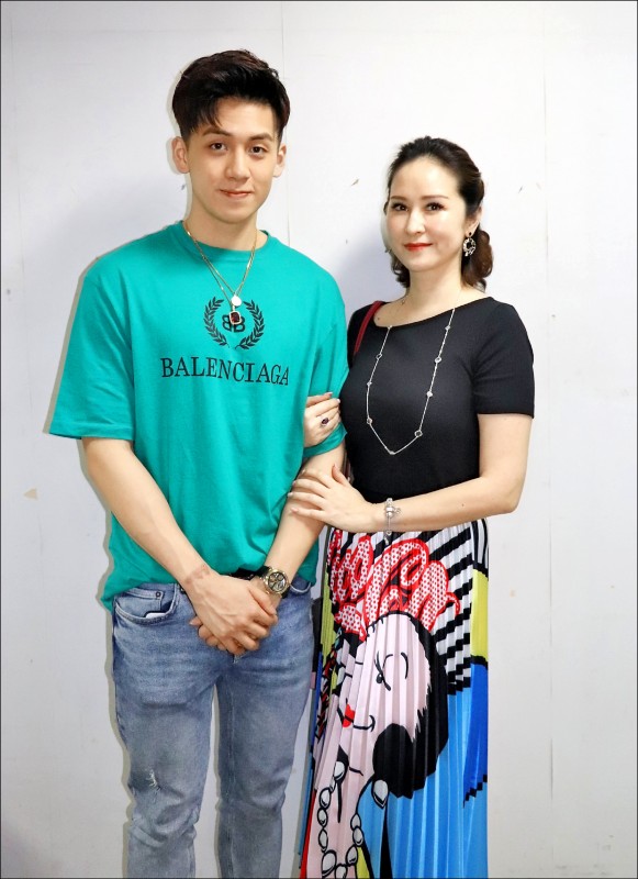 高凌風逝世10年！前妻「穩交機師男友6年」爆好消息　兒子樂見其成「私下都喊他兩字」
