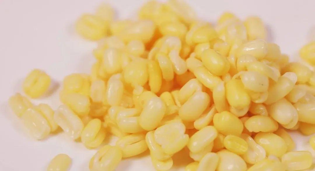 綠豆和薏仁一起煮！夏天喝「清肝控三高」祛濕氣　把薏仁「換成另一物」更解暑潤燥