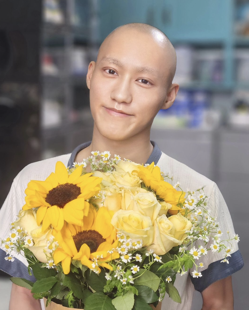腰痛沒在意！知名男星就醫「發現6cm腫瘤」化療到發抖：差點喊救命　曝「又做28次放療」一功能失常