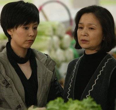 大姑出嫁！婆婆幫我「打包剩菜帶回」，打開來吃，我差點哭出聲 ：怎麼會這樣