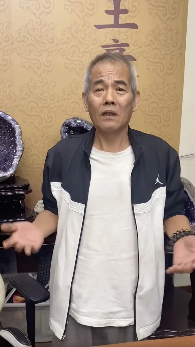 消失演藝圈10年！本土劇男星「爆瘦15公斤」驚喜回歸　網愣「臉頰消風」健康引憂心