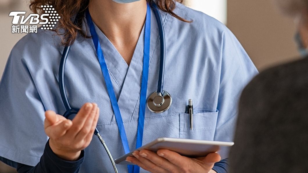 深夜突然失控!病人突繞身後「護理師慘遭割喉」眾人嚇壞 醫院證實「緊急開刀搶救」現況曝光