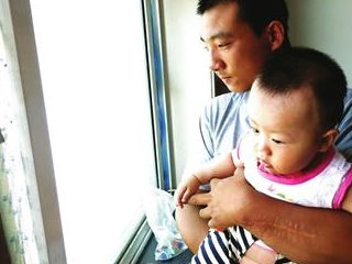 妻子離奇失蹤一年！某天兒子卻說「在鄰居家見到媽媽」　我衝過去一看懵了...