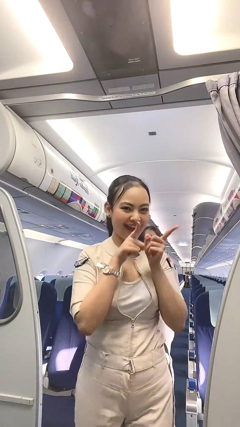 脫掉絲襪、高跟鞋！正妹空姐「穿褲子工作」引熱議　乘客一看狂讚「小姐姐們太帥了」