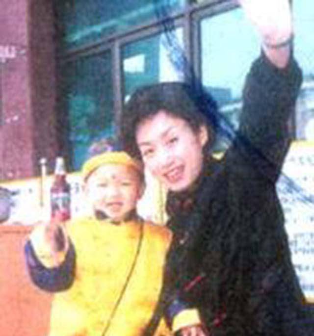 推錯門意外墜樓！美女主持人「躺地重傷半小時」才被發現　送醫「搶救19天不治」享年33歲