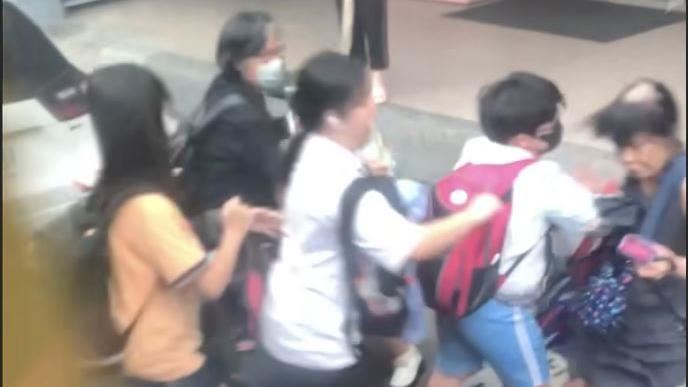 女大生遭隨機攻擊！台中國小女童「見義勇為上前救人」　怒推倒兇手「早就想教訓她了」